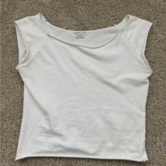 Basic white top! - Picture 3 of 4